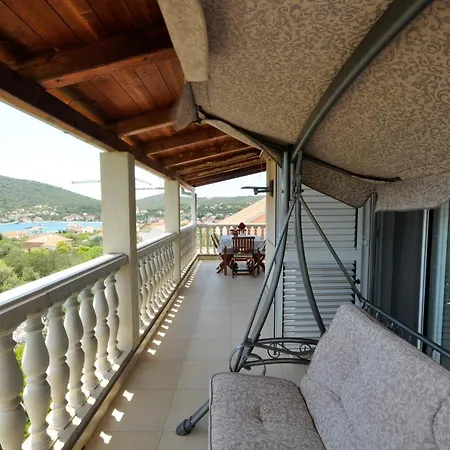 Holiday House Mili
